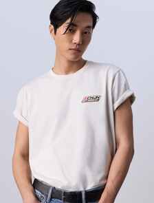 Jung Kook for Calvin Klein 標誌徽章寬鬆 T 恤, LILY, hi-res