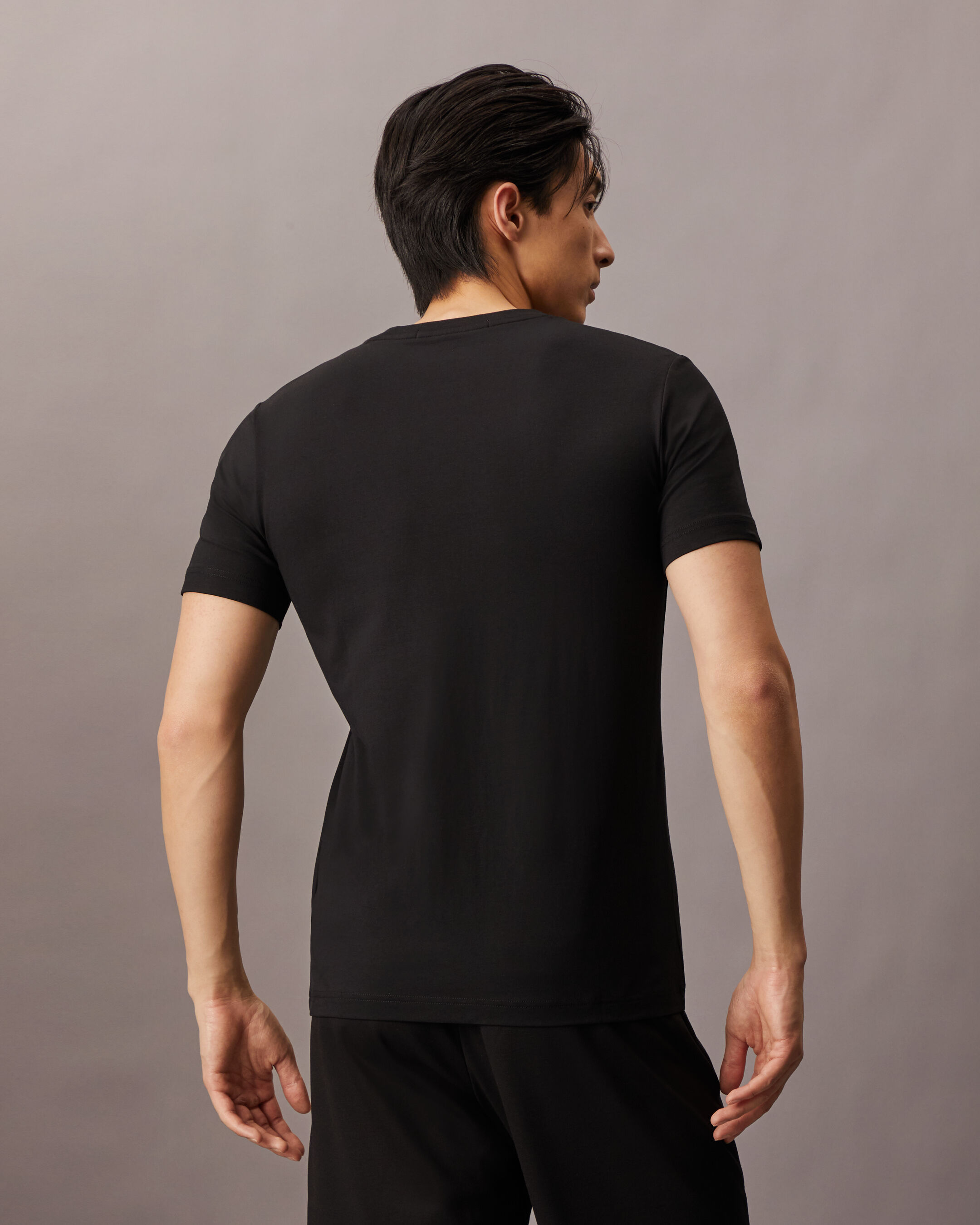 Calvin klein outline monogram 2025