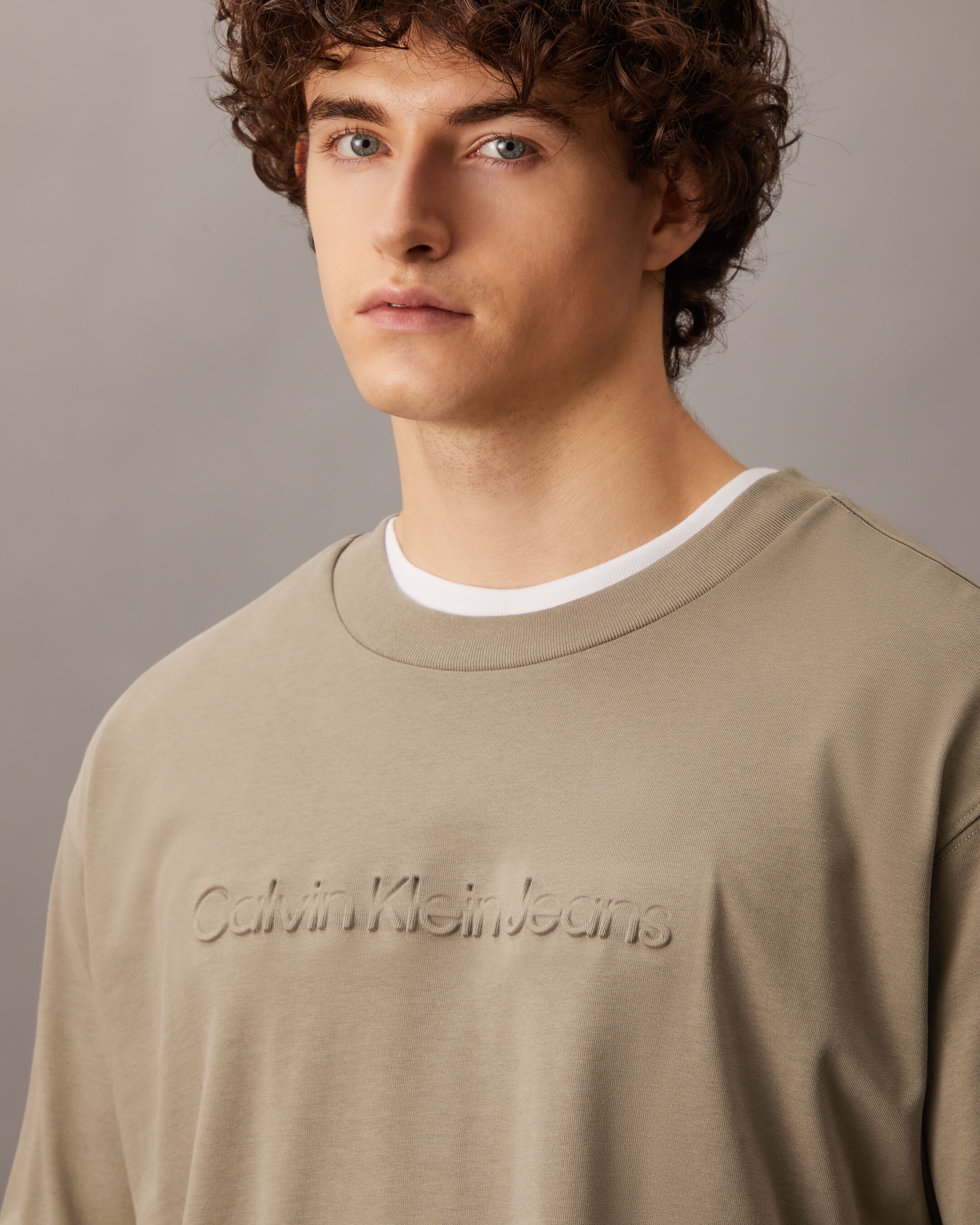 Institutional Logo Long Sleeve Tee | grey | Calvin Klein Taiwan
