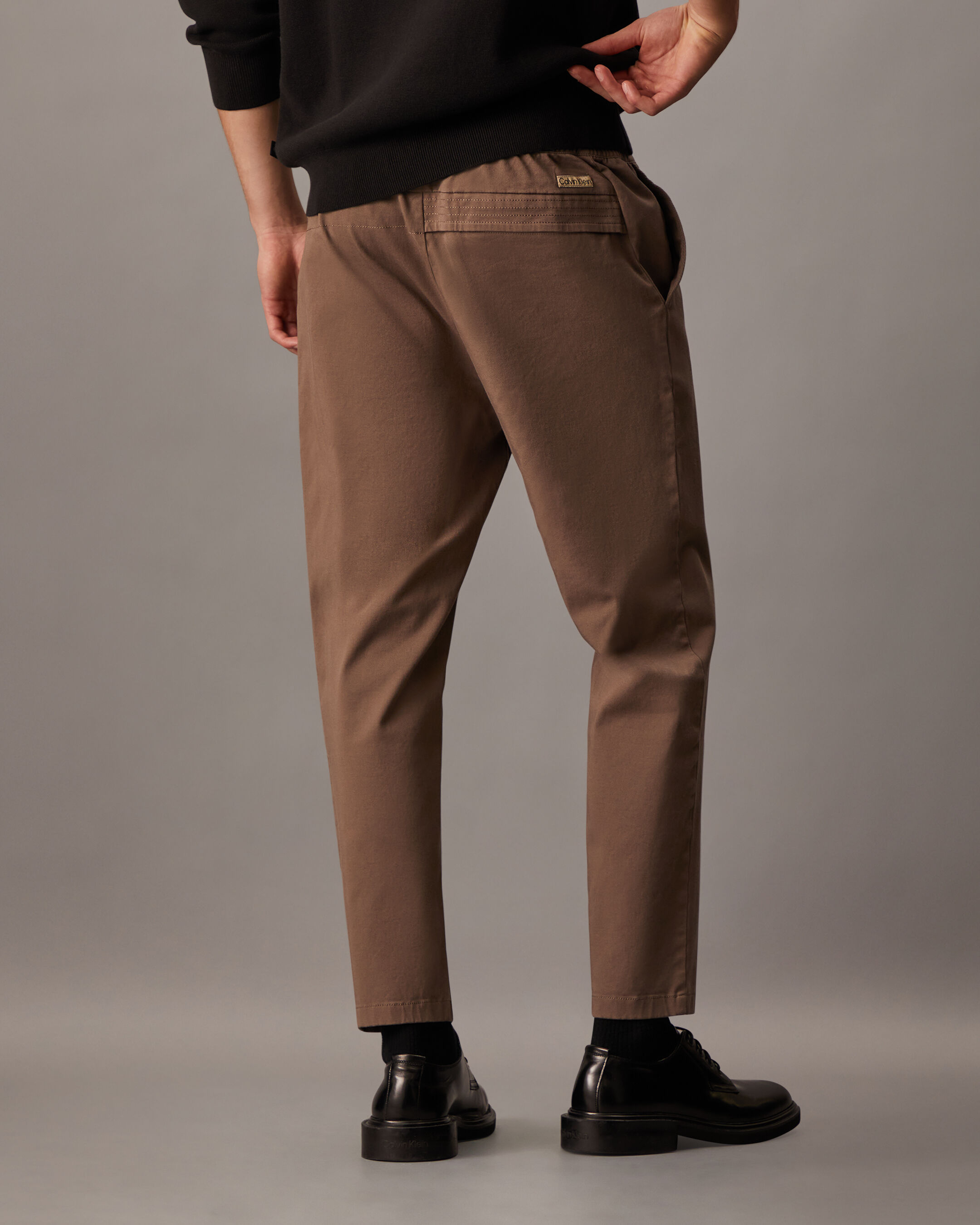 Essentials Slim Drawcord Chinos | brown | Calvin Klein Taiwan