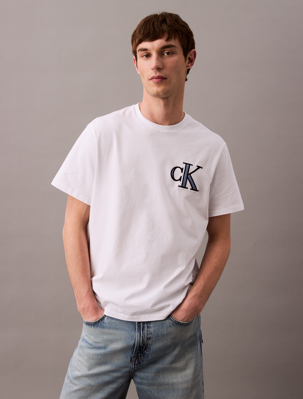 學院風 CK 徽章圓領 T 恤, Brilliant White, hi-res
