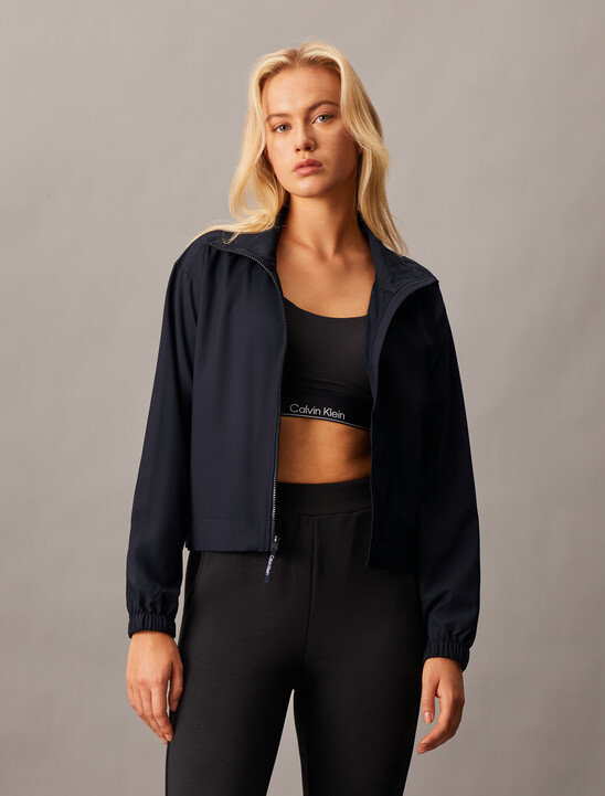 Essentials Modern Sport 風衣