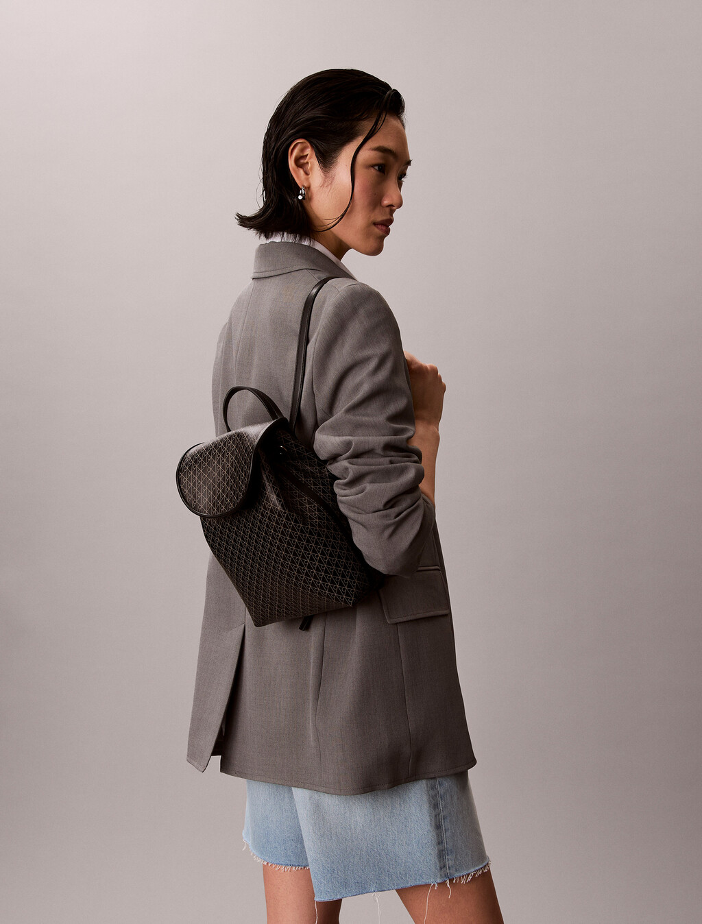 CK Emblem 迷你後背包, BLACK AOP, hi-res