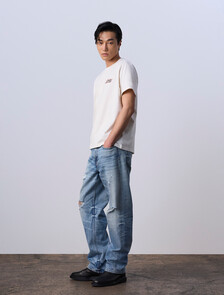 Jung Kook for Calvin Klein 標誌徽章寬鬆 T 恤, LILY, hi-res