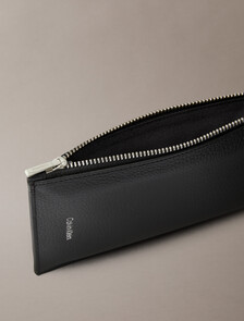 金屬燙印壓花標誌手機斜肩包, Black, hi-res