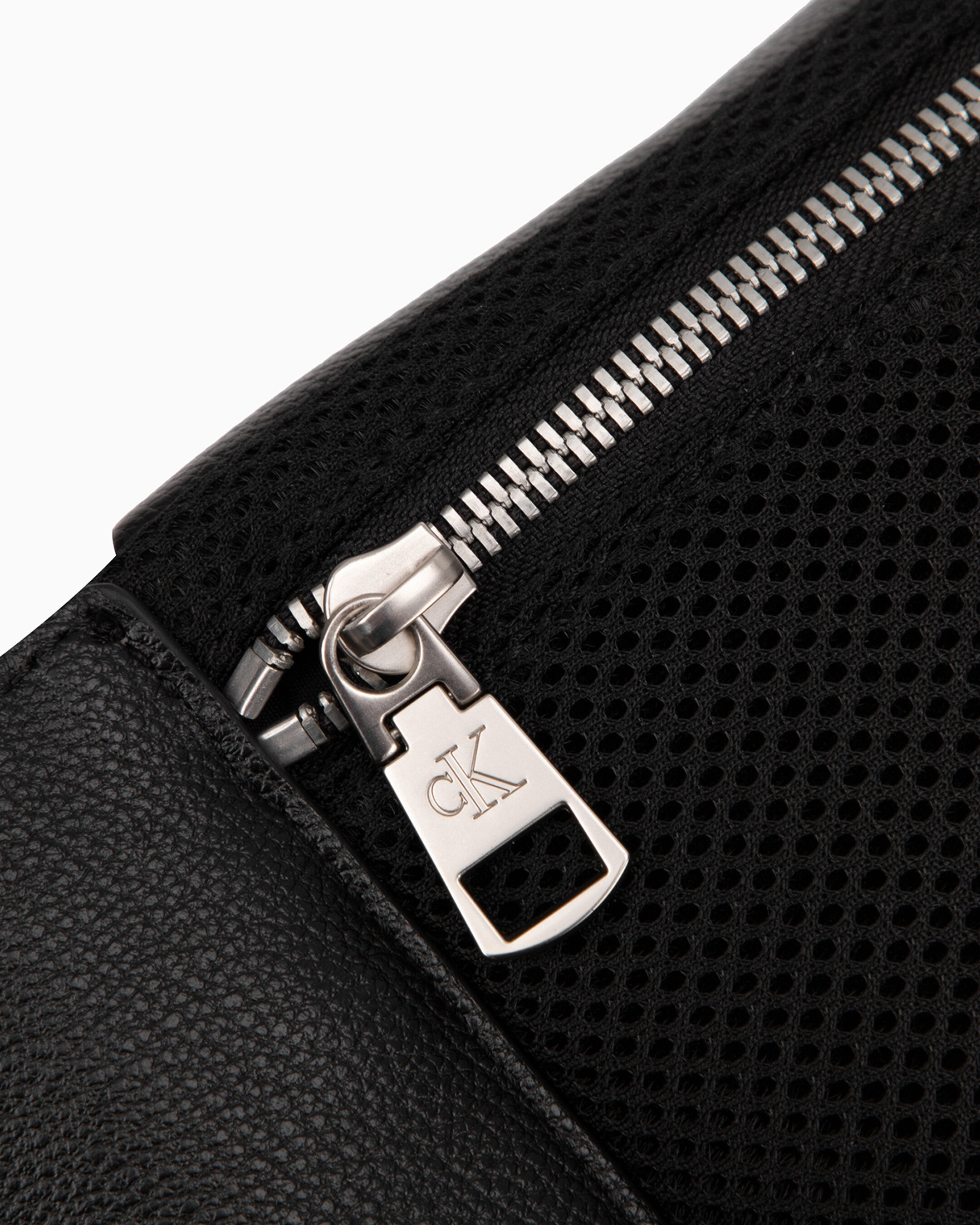 Calvin klein reversible top pebble pyc crossbody