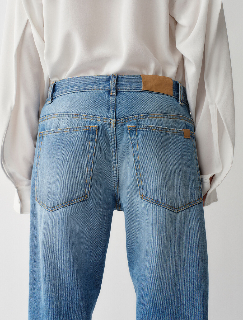 02 Low Rise Straight Jeans, Light Blue, hi-res