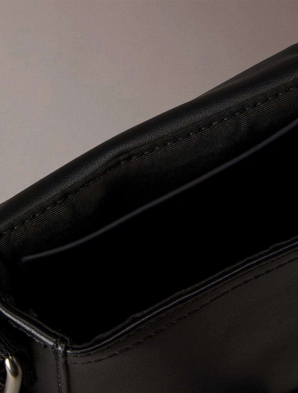 Monogram 翻蓋手機斜肩包, Black, hi-res