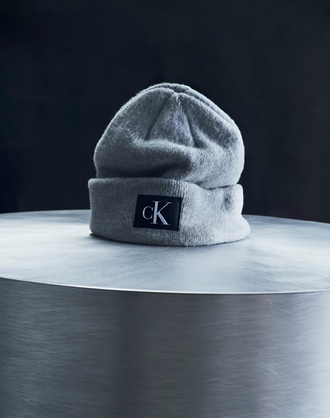 Calvin Klein $2000以下